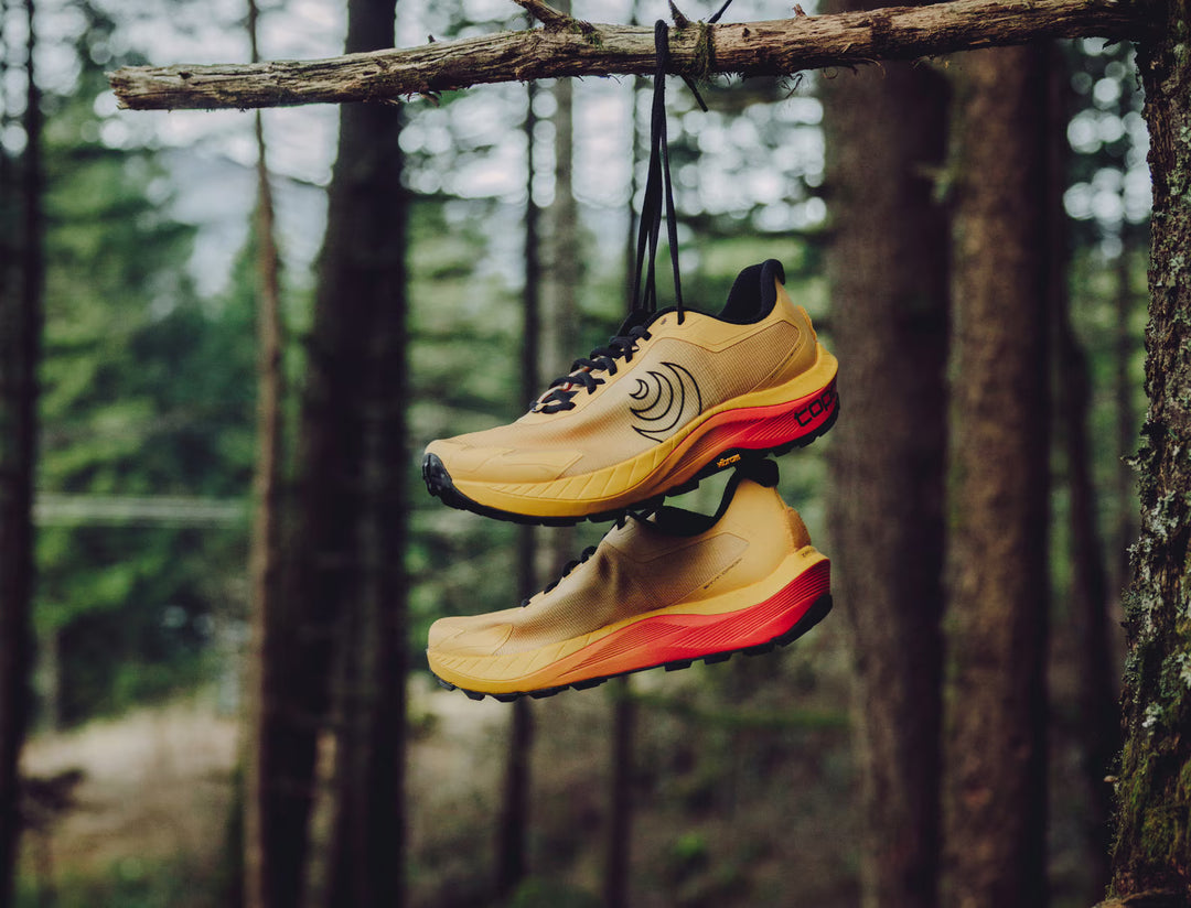 Topo Athletic Men's MTN Racer, Mango/Black