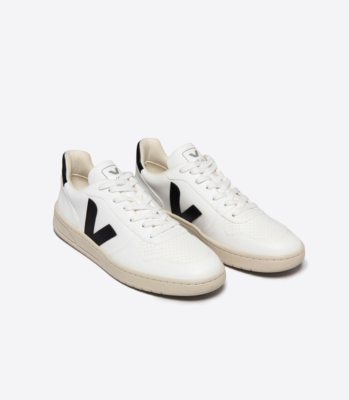 Angled front-side view of Veja V-10 Mens casual leather trainers